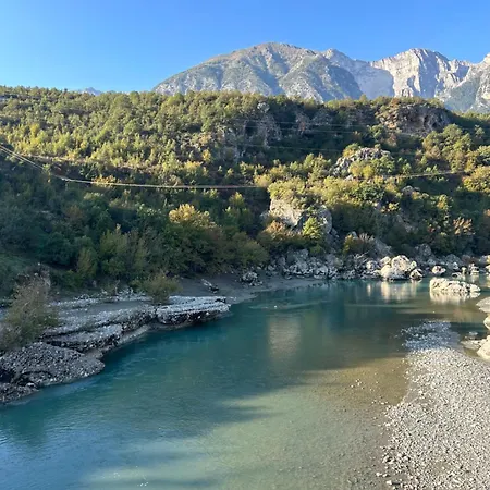 Jani בית הארחה